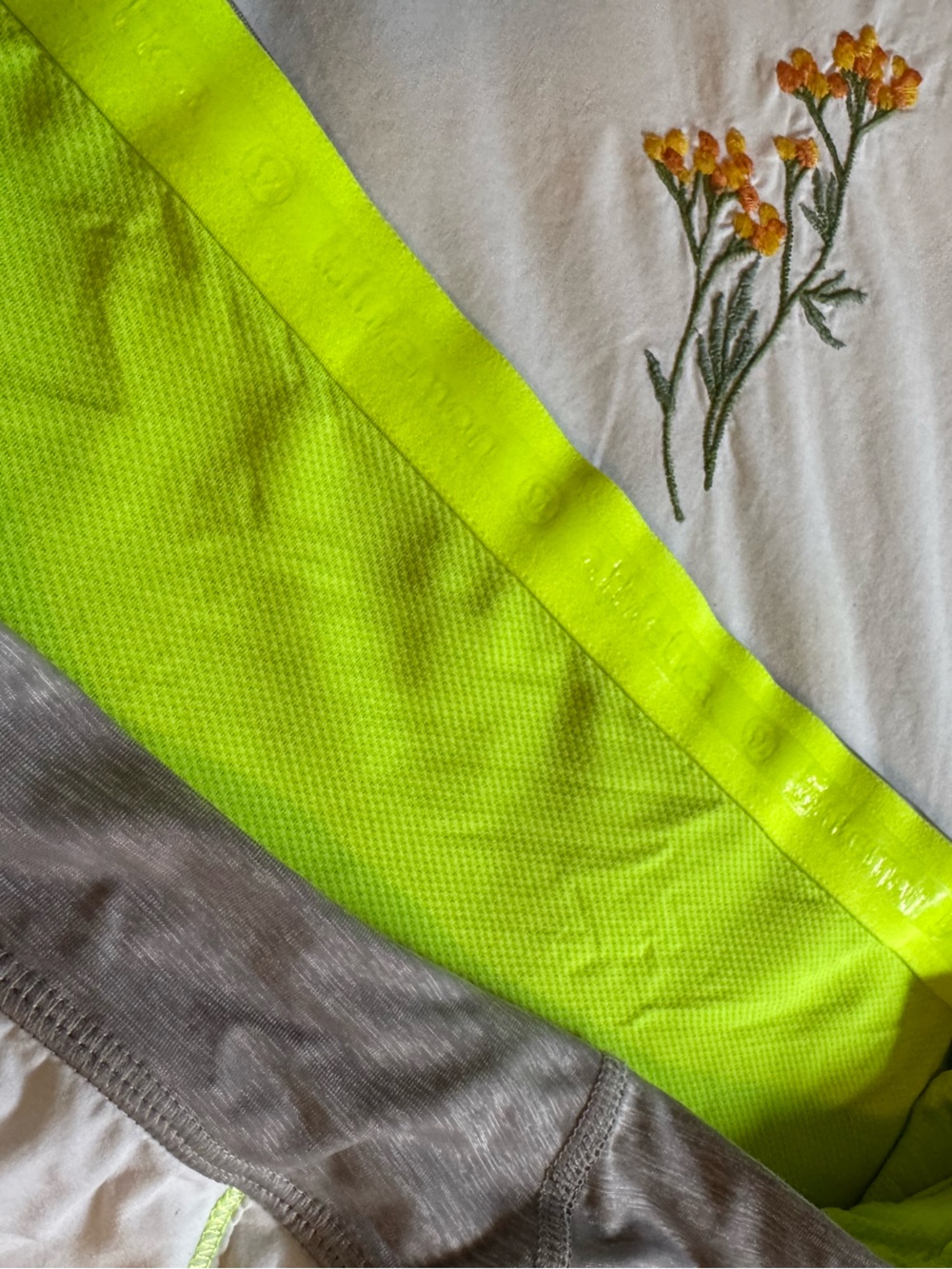 Lululemon White Athletic Skirt with Neon Yellow Trim Y2K era - size 8 - Picture 5 of 5